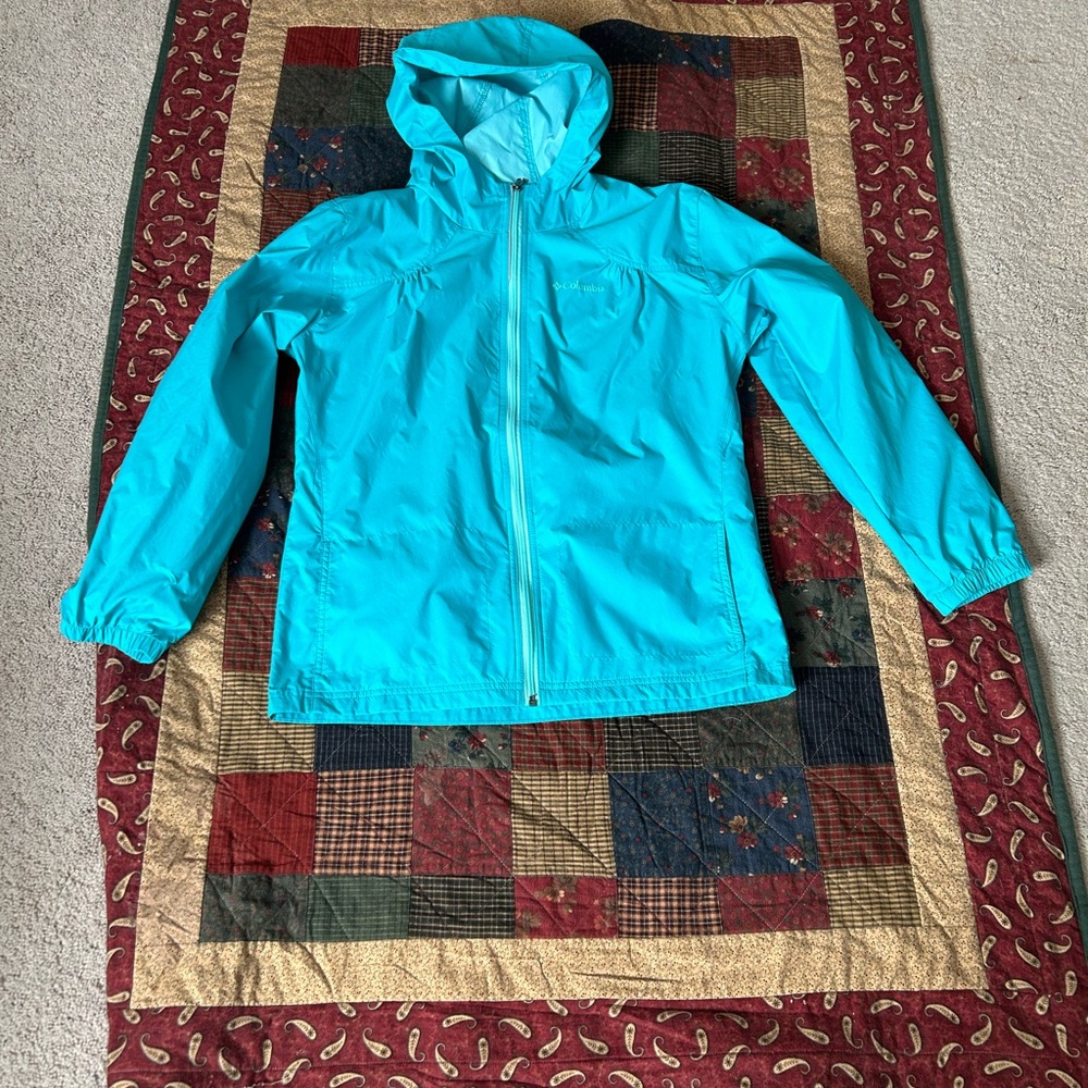 Columbia Raincoat with Hood and Water-Resistant Material - girls size XL